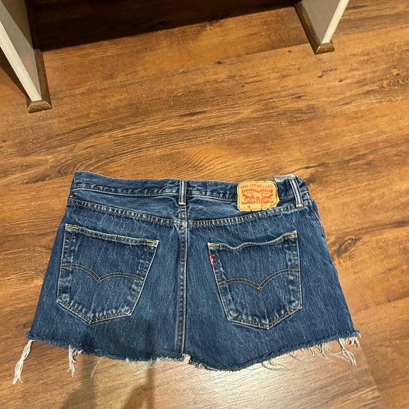 Levi’s button fly 501 frayed jean shorts size 34 waist - Picture 6 of 16